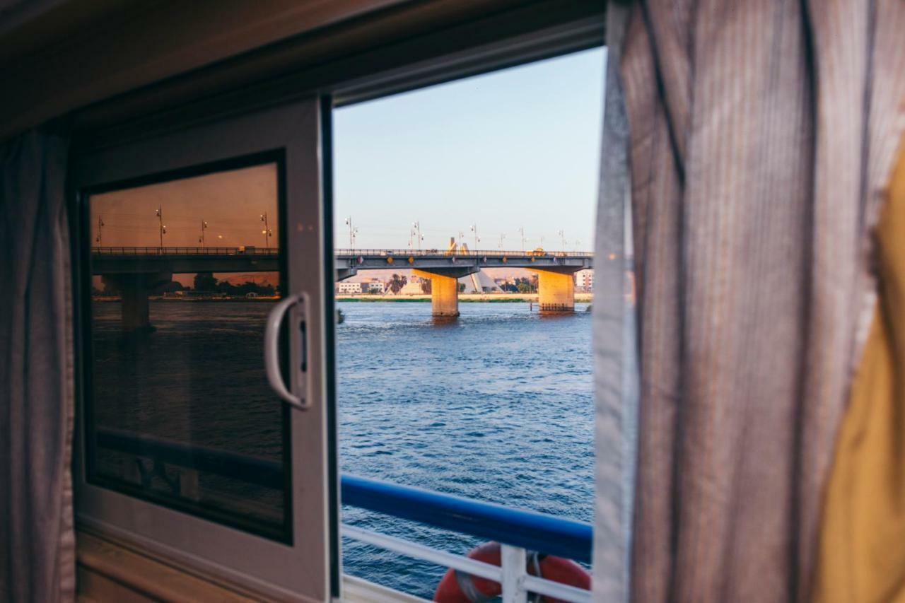 Hotel Ship Queen Isis Elminya Minia Exterior foto